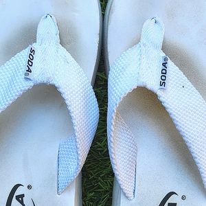 White Soda Flip flops size 6.5